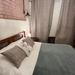 Levant De Luxe Inn